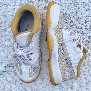 Jordan sneakers for big boys size 3.5